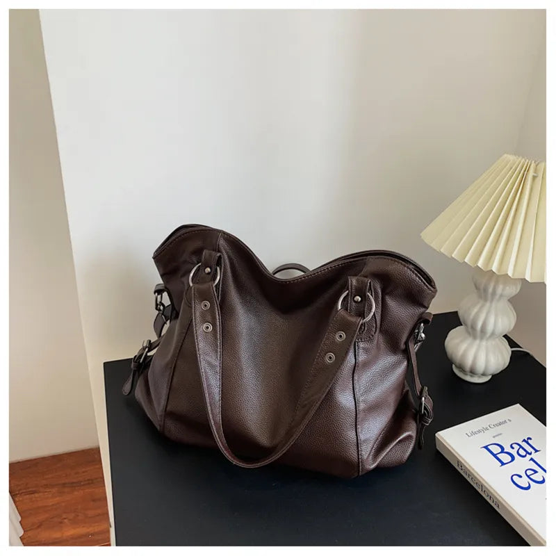 Elegant and Spacious Tote Bag