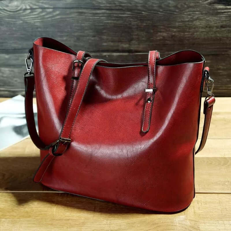 Elegant Shoulder Bag for Timeless Style