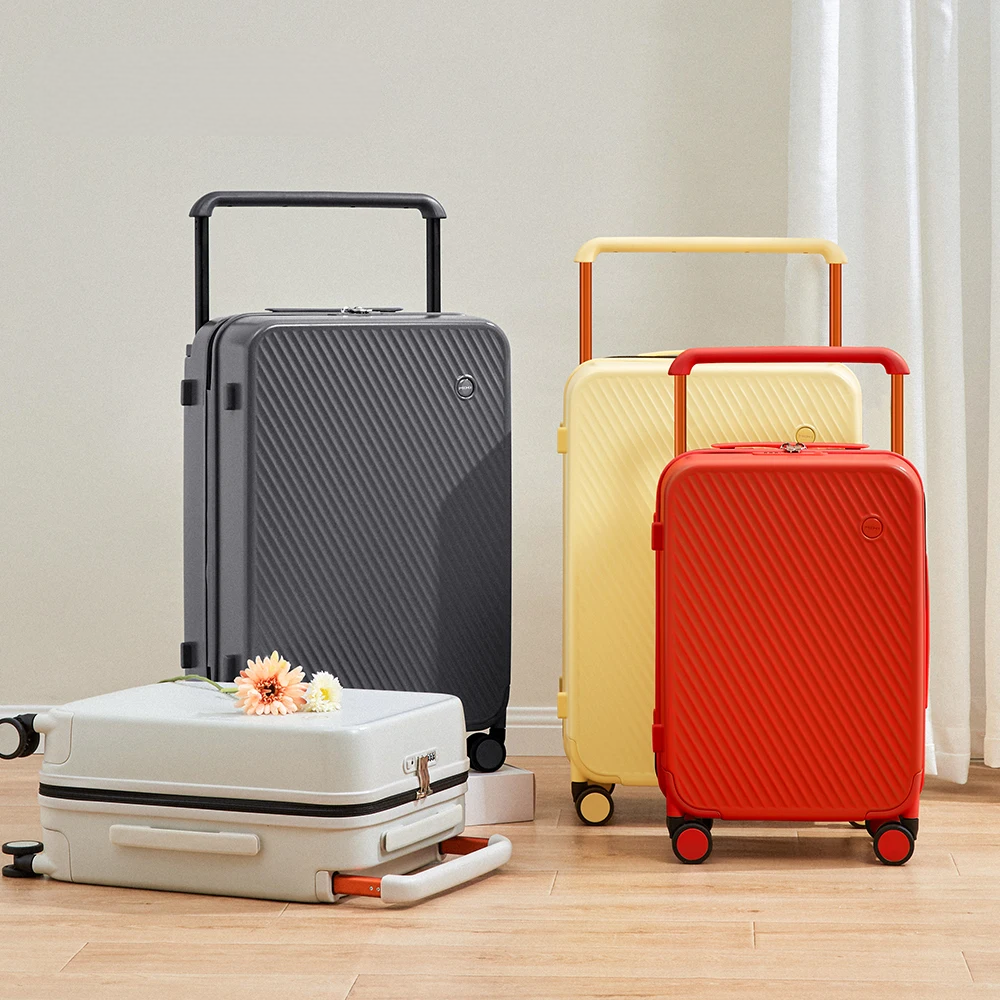 Hardshell Suitcase with Wide Handle – Sturdy & Comfortable Travel
