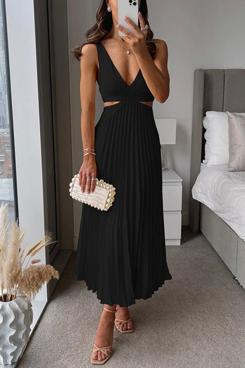 Sleeveless Pleated V-Neck Mother of the Bride Maxi Dress