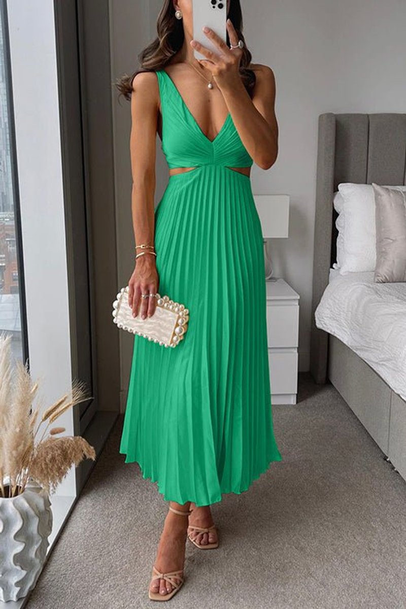 Sleeveless Pleated V-Neck Mother of the Bride Maxi Dress