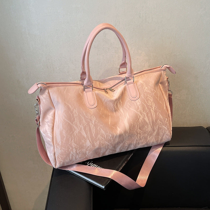 Sporty Travel Bag with Insulated Compartment and Multiple Carrying Options