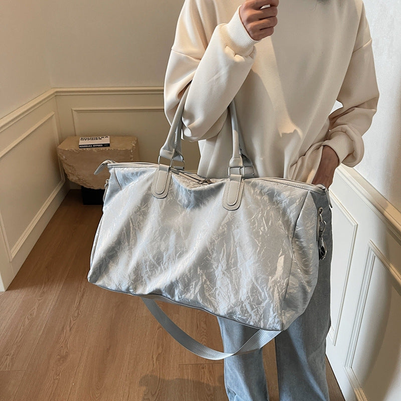 Sporty Travel Bag with Insulated Compartment and Multiple Carrying Options