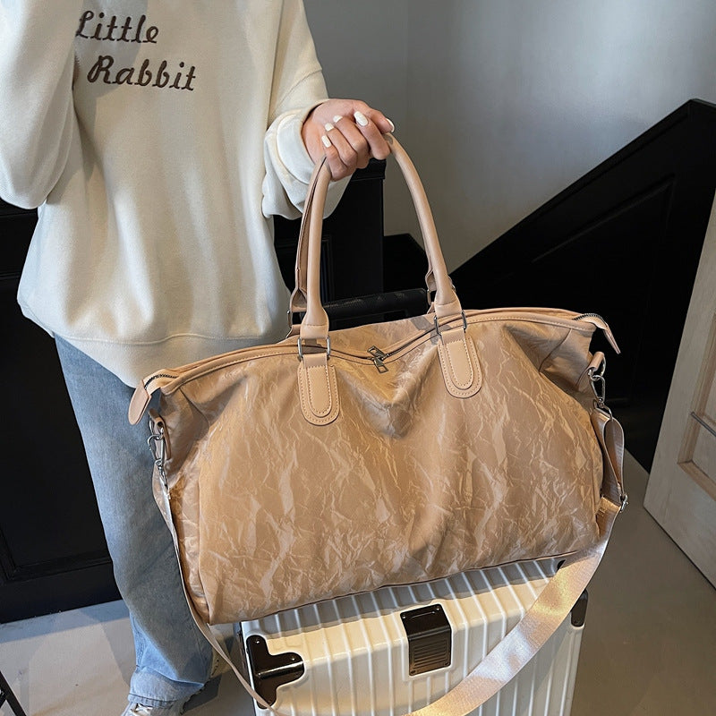 Sporty Travel Bag with Insulated Compartment and Multiple Carrying Options