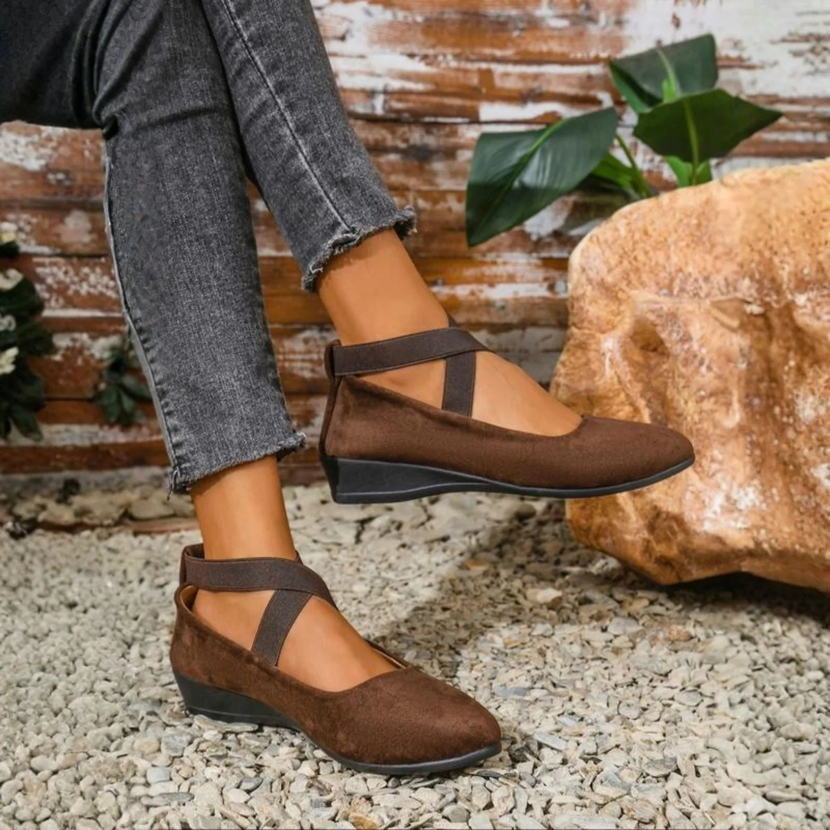 Women's Criss-Cross Closed-Toe Low-Heel Ballet Flats