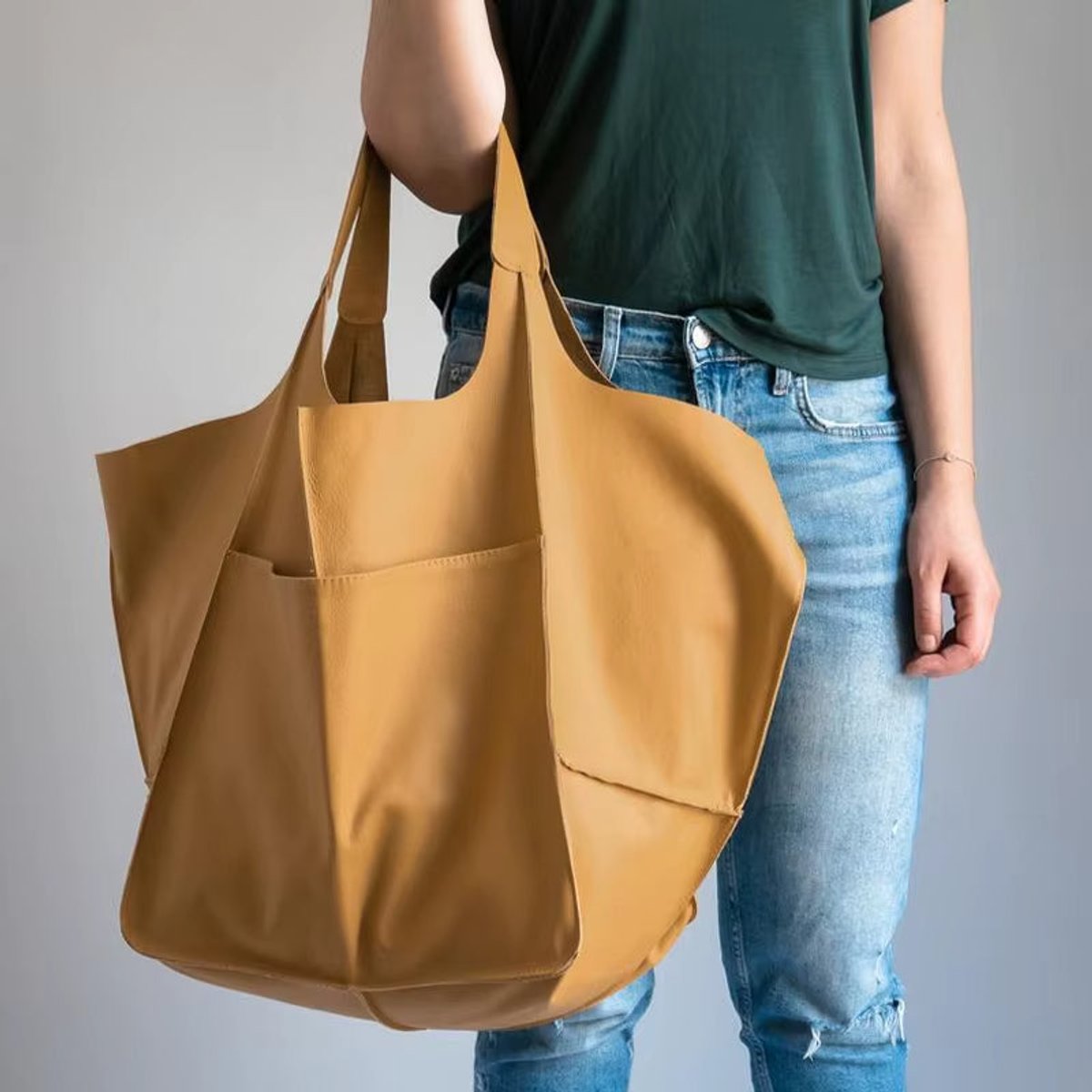Women's Oversized Magnetic-Closure Tote Bag