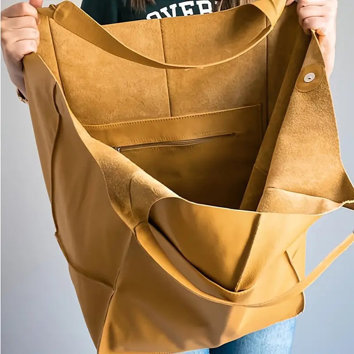 Women's Oversized Magnetic Closure Tote Bag