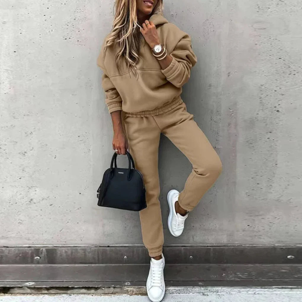 Women’s Sporty Winter Tracksuit